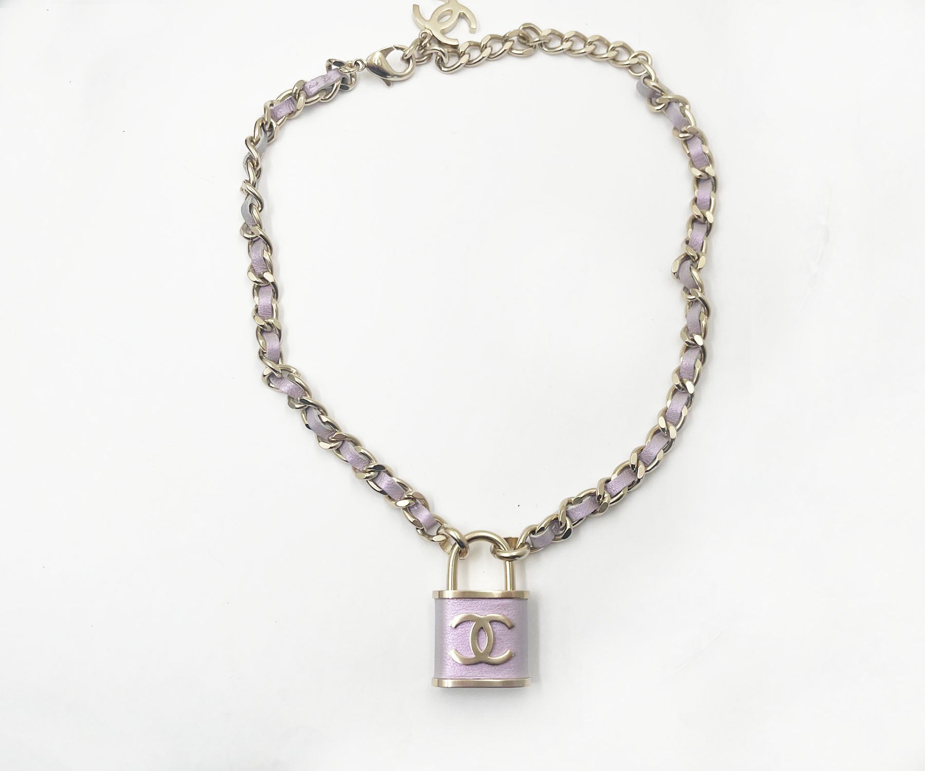 Chanel lock cc deals logo pendant