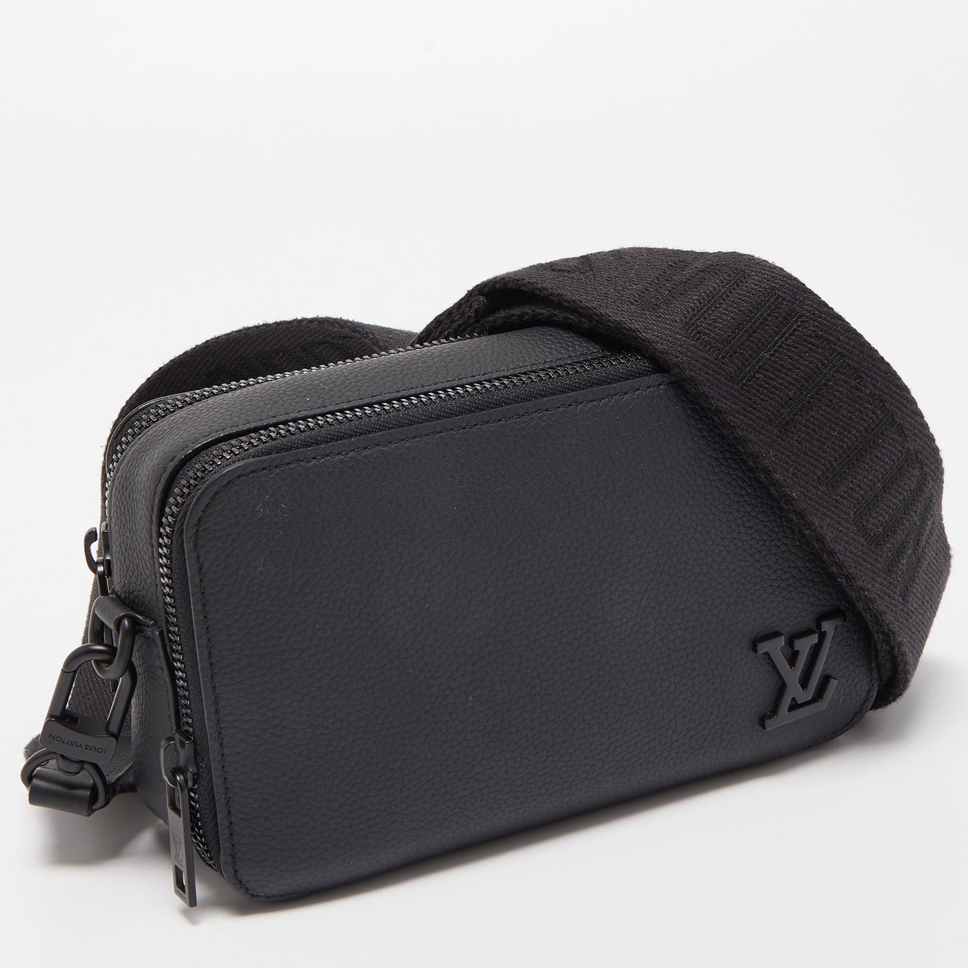 Louis Vuitton LV Alpha wearable wallet Black Leather ref.500315 - Joli  Closet