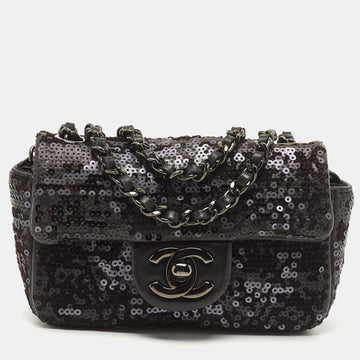 Chanel Black Quilted Velvet Mini Square Classic Single Flap Gold Hardware, 1989-1991 (Like New), Womens Handbag