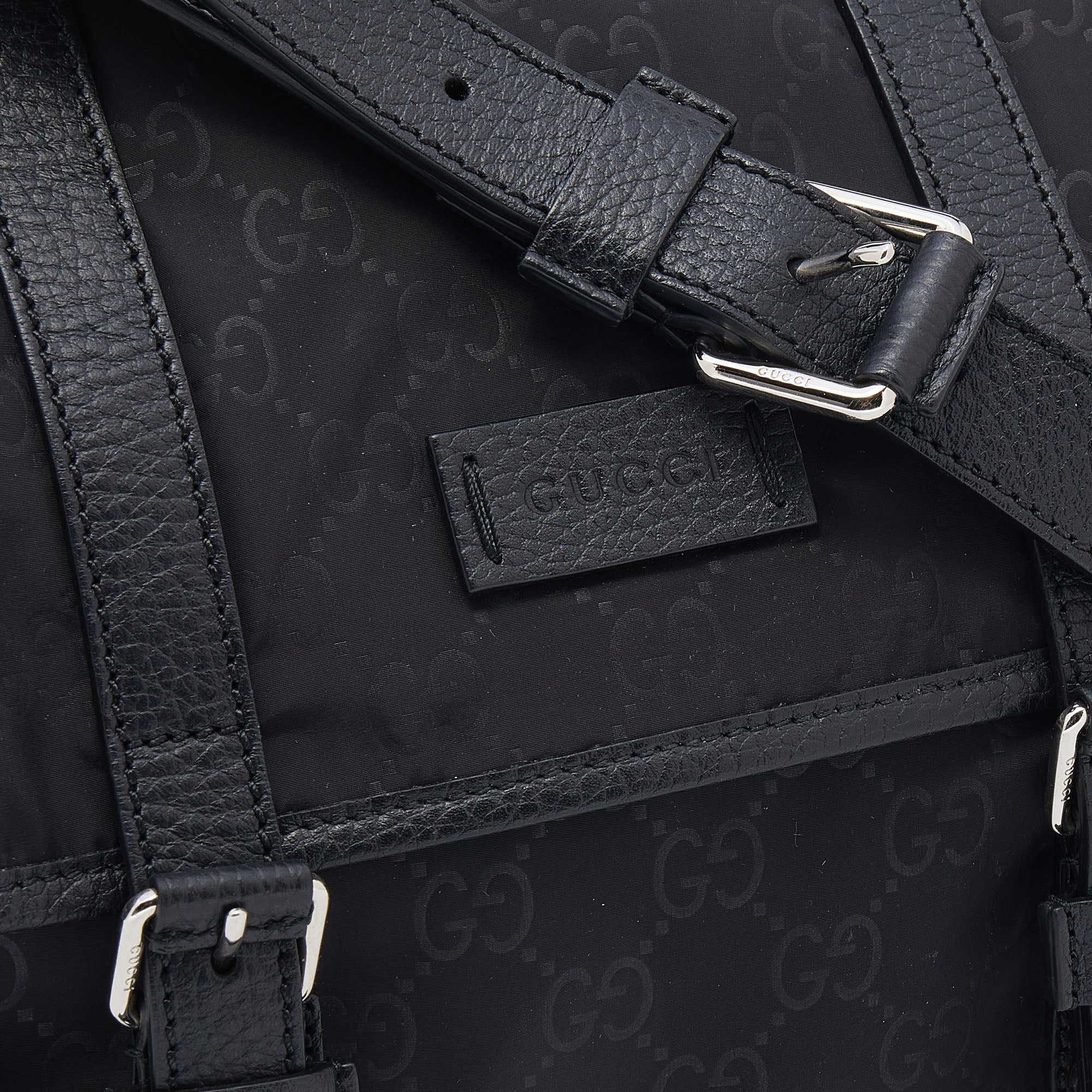 Gucci nylon outlet messenger bag