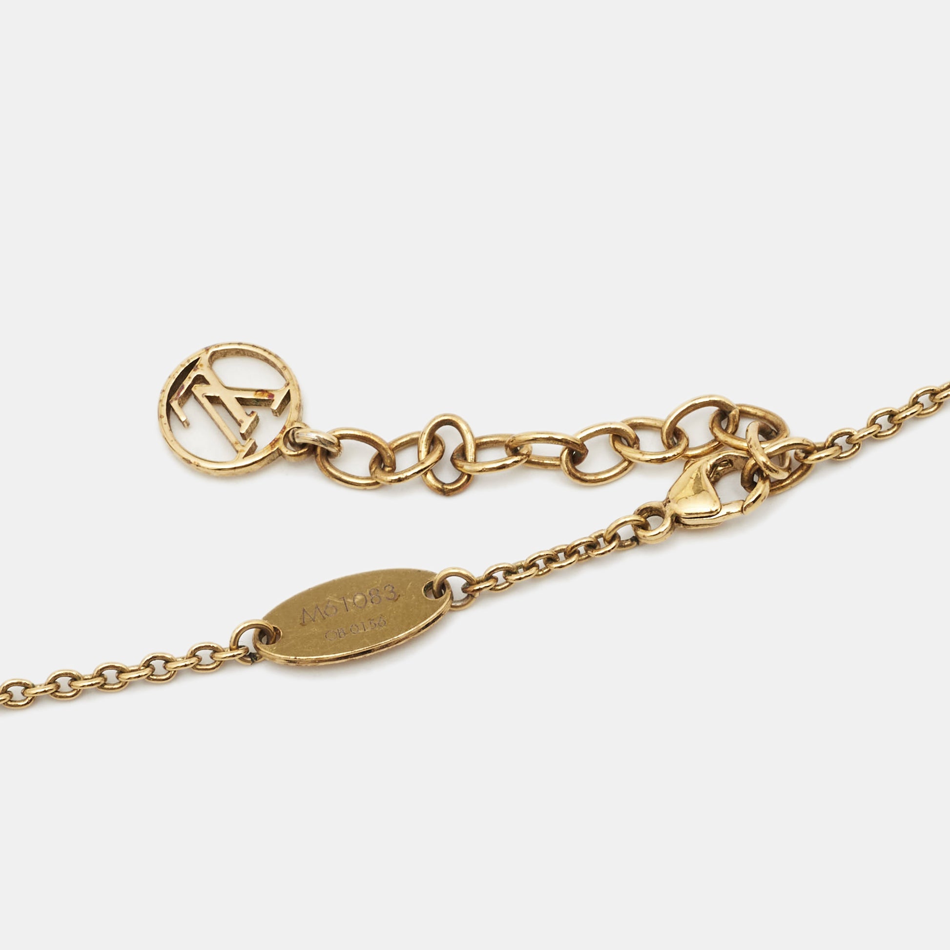 Essential v necklace Louis Vuitton Gold in Gold plated - 22576047