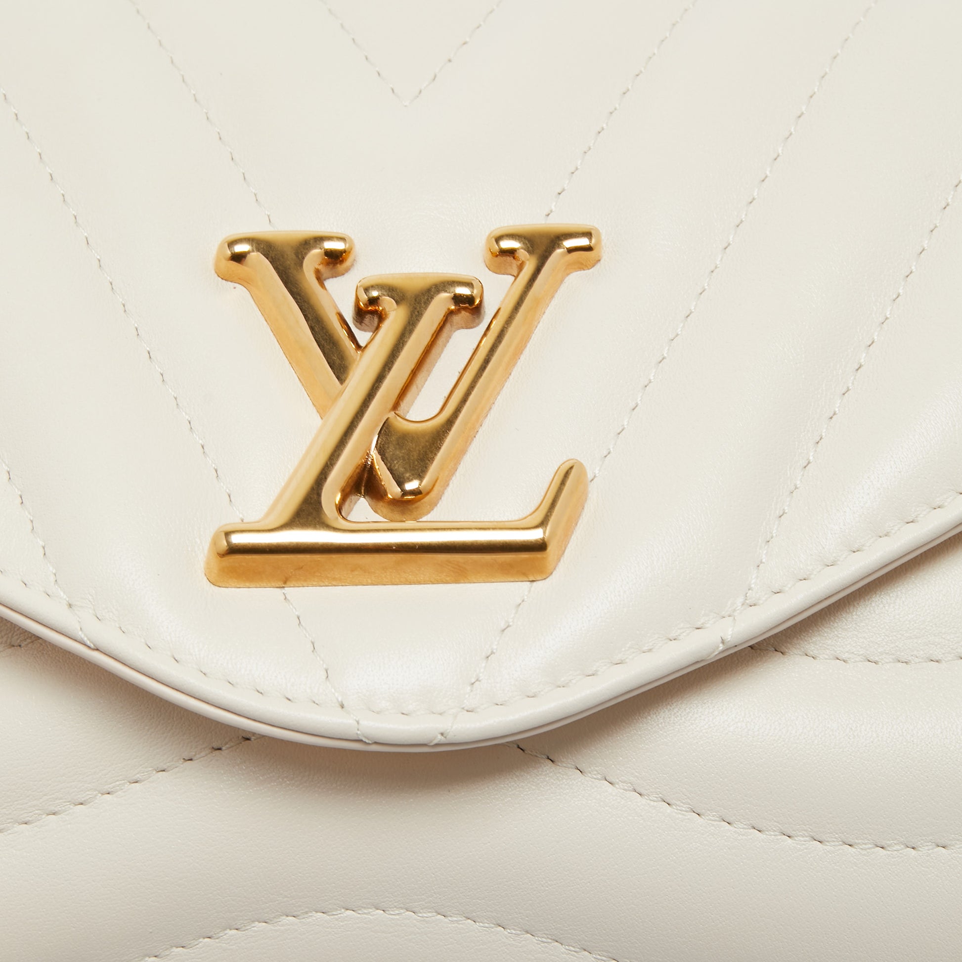 Louis Vuitton 2021 LIKE NEW Ivorie Ivory Calfskin LV New Wave Chain Flap Bag  For Sale at 1stDibs