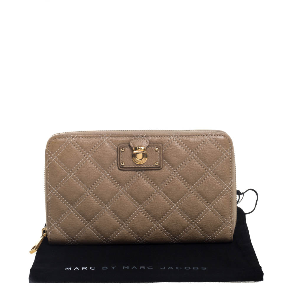 Marc jacobs discount passport wallet