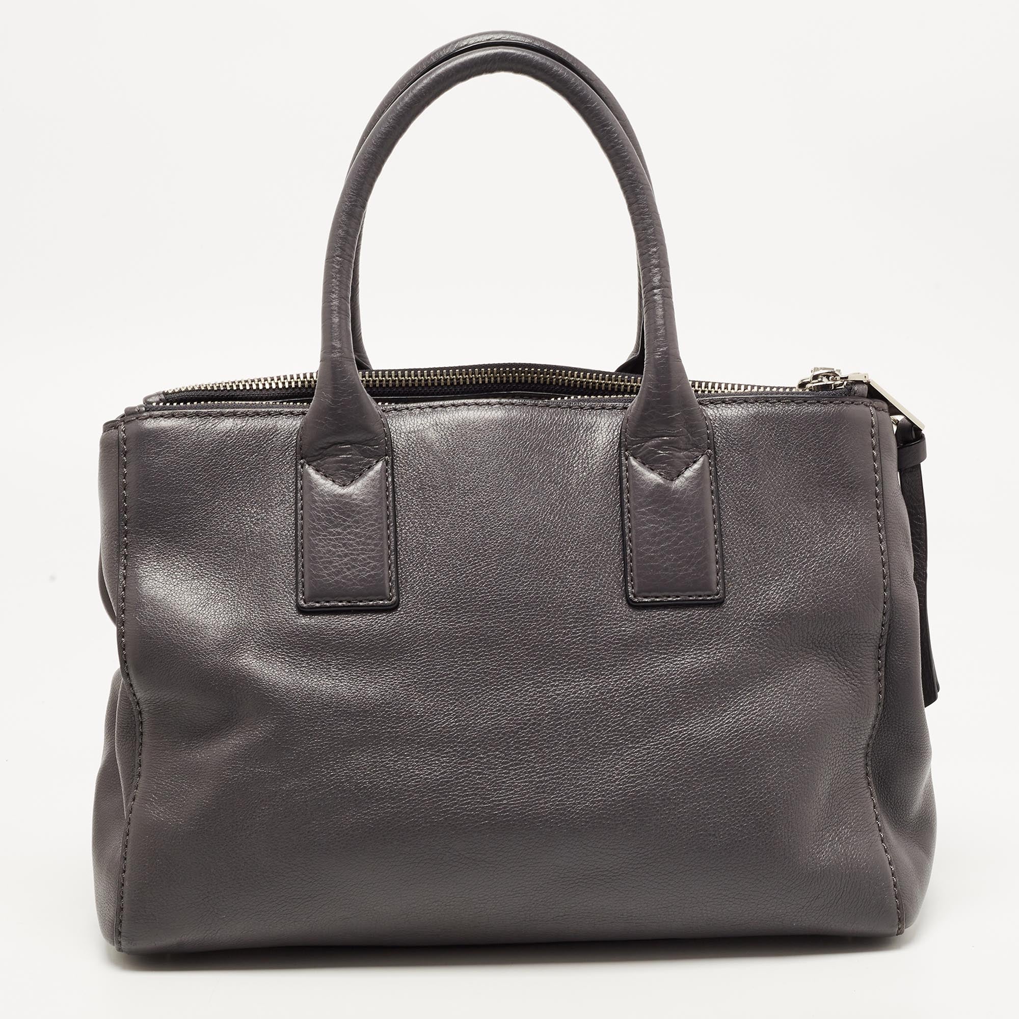 Marc jacobs east west tote outlet sale