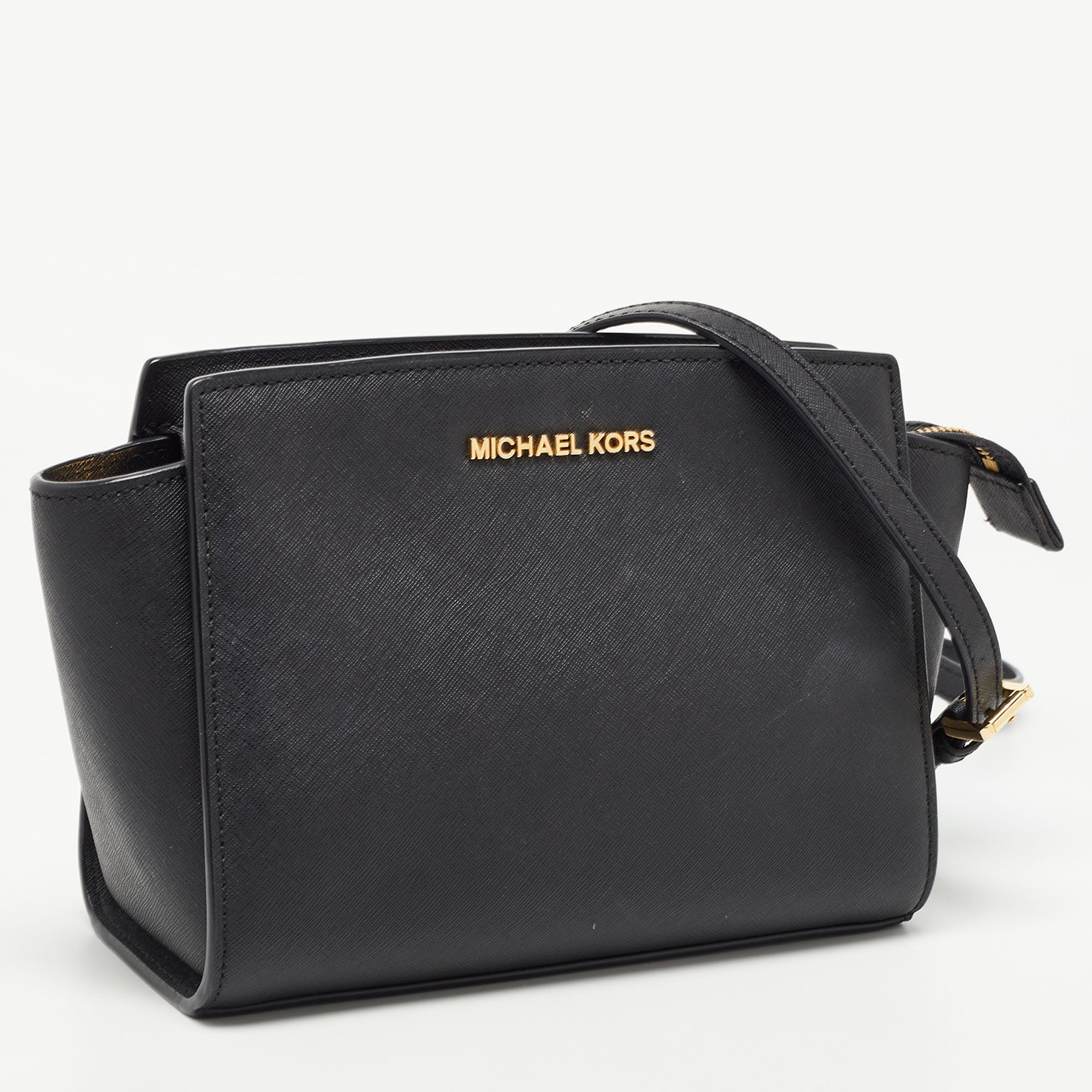 Michael kors black on sale and white crossbody bag