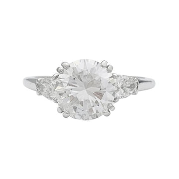 Platinium 2 carats diamond ring.