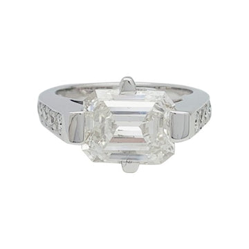 White gold and 4 cts diamond ring.