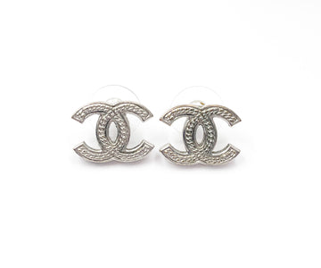 CHANEL Silver CC Chain Texture Piercing Earrings