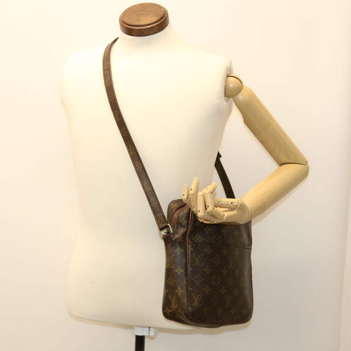 Louis-Vuitton-Monogram-Petit-Marceau-Shoulder-Bag-No.71 – dct