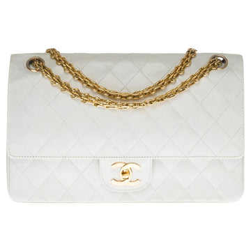 CHANEL Timeless/Classic double Flap shoulder bag in white quilted lambskin, GHW