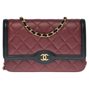 CHANEL Wallet on Chain shoulder bag in burgundy/black quilted leather, GHW