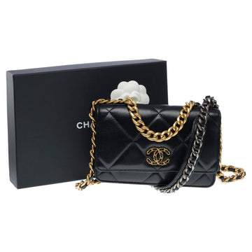 CHANEL Wallet on Chain [WOC] 19 shoulder bag in black lambskin quilted leather